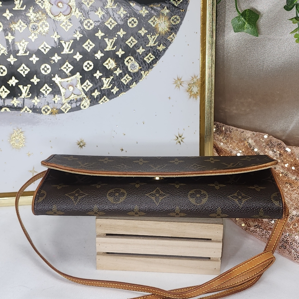 Authentic Louis Vuitton Twin Pouchette GM with Dust Bag & Paperwork - Picture 8 of 17